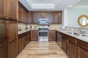 冷蔵庫、電子レンジ、オーブン、食器洗い機