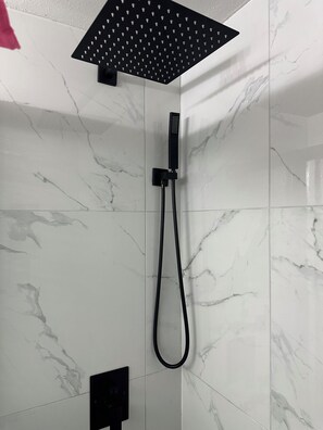 Combined shower/tub, hair dryer, towels, soap