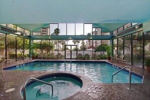 Piscine intérieure, piscine extérieure