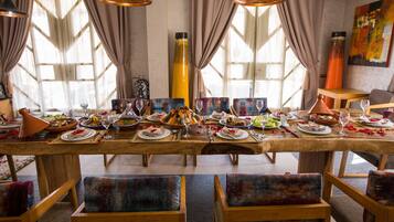 Villa | In-room dining