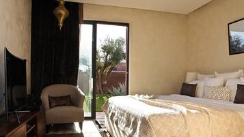 2 bedrooms, free cots/infant beds, free WiFi, bed sheets