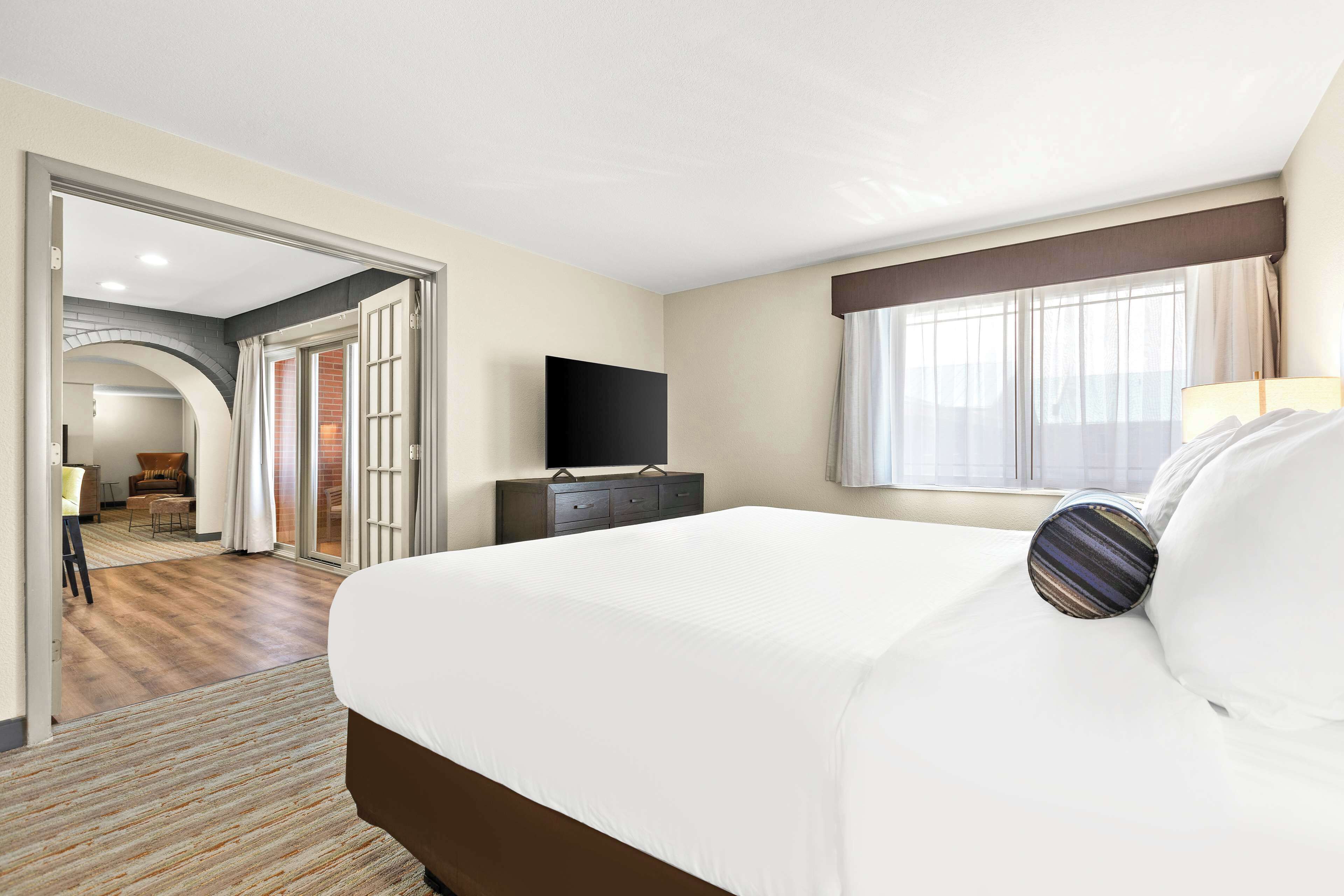 Suite, 1 kingsize-seng, ikke-røyk, balkong (with Sofabed) | Sengetøy av topp kvalitet, dundyner og senger med overmadrass