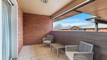 Suite, 1 King Bed, Non Smoking, Jetted Tub (with Sofabed) | 1 bedroom, premium bedding, down comforters, pillowtop beds