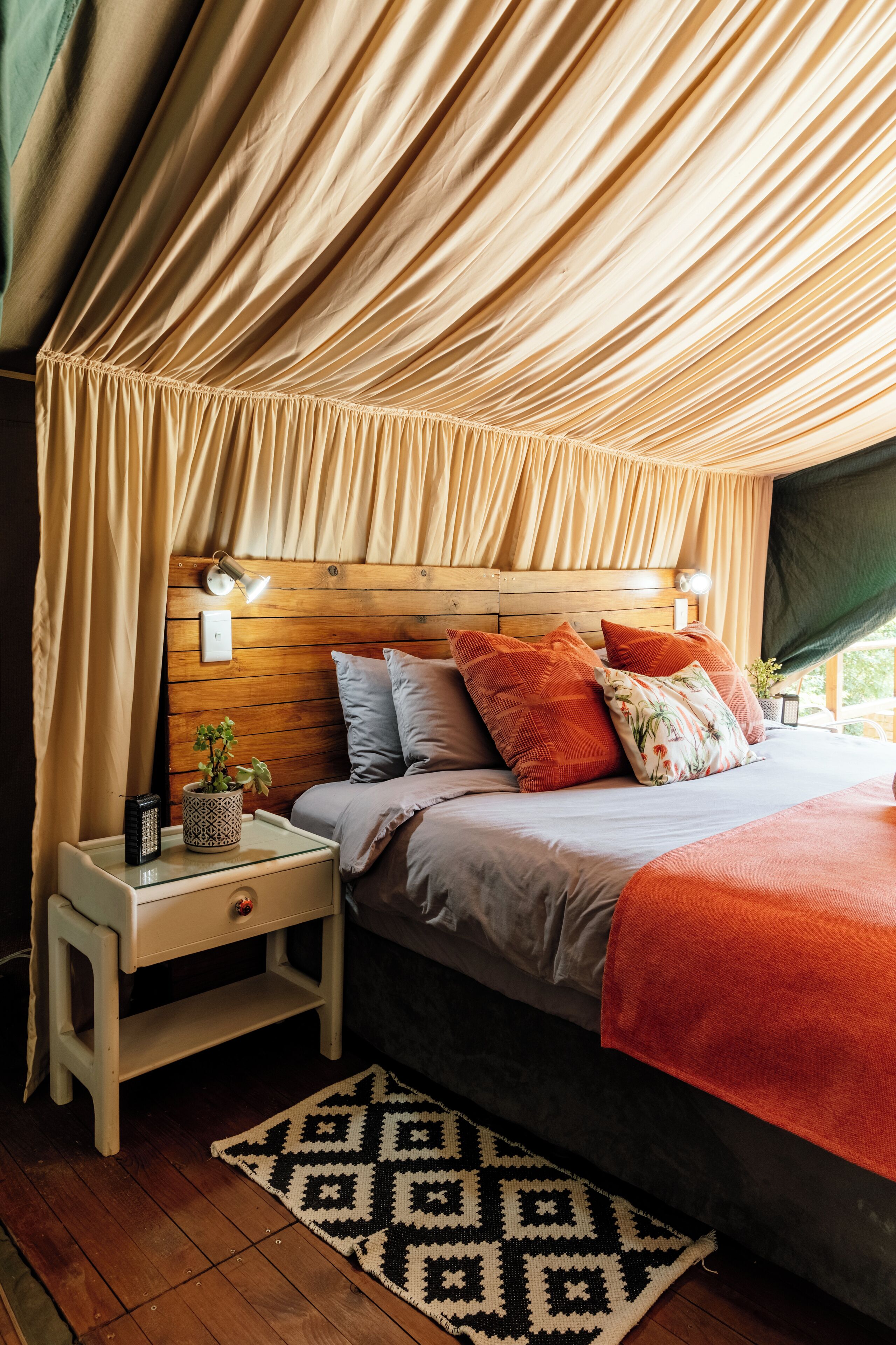Luxury Tent | Premium bedding, free WiFi, bed sheets