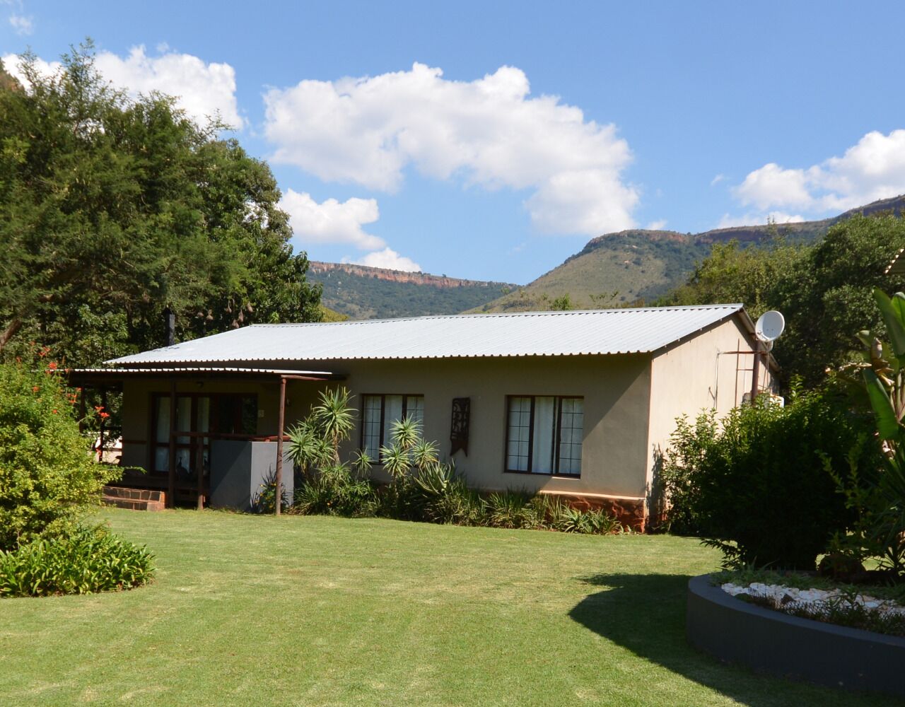 Vista frontal de la propiedad