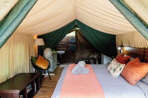 Luxury-Zelt | Hochwertige Bettwaren, kostenloses WLAN, Bettwäsche
