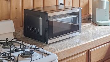 Cabin, River View | Private kitchen | Fridge, microwave, oven, stovetop