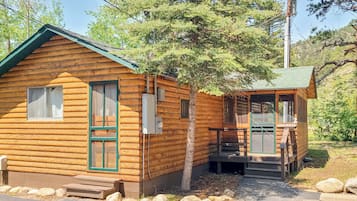 Traditional Cabin, Multiple Beds, Resort View | Free WiFi, bed sheets