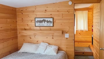 Traditional Cabin, Multiple Beds, Resort View | Free WiFi, bed sheets