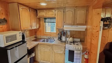 Traditional Cabin, 2 Bedrooms, River View | Private kitchen | Fridge, microwave, oven, stovetop
