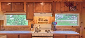 Cabin, Multiple Beds, River View | Private kitchen