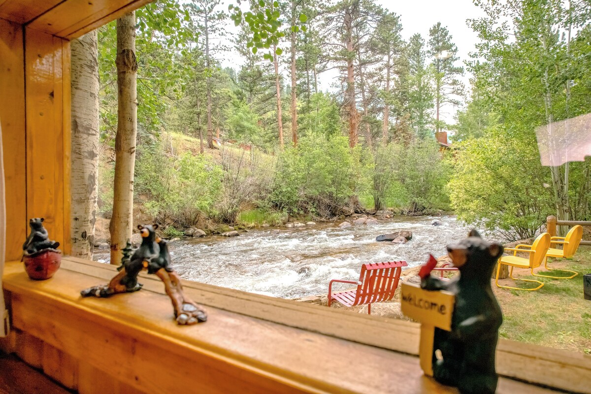Panoramic Cabin, 1 Queen Bed, River View | WiFi (free), bed sheets