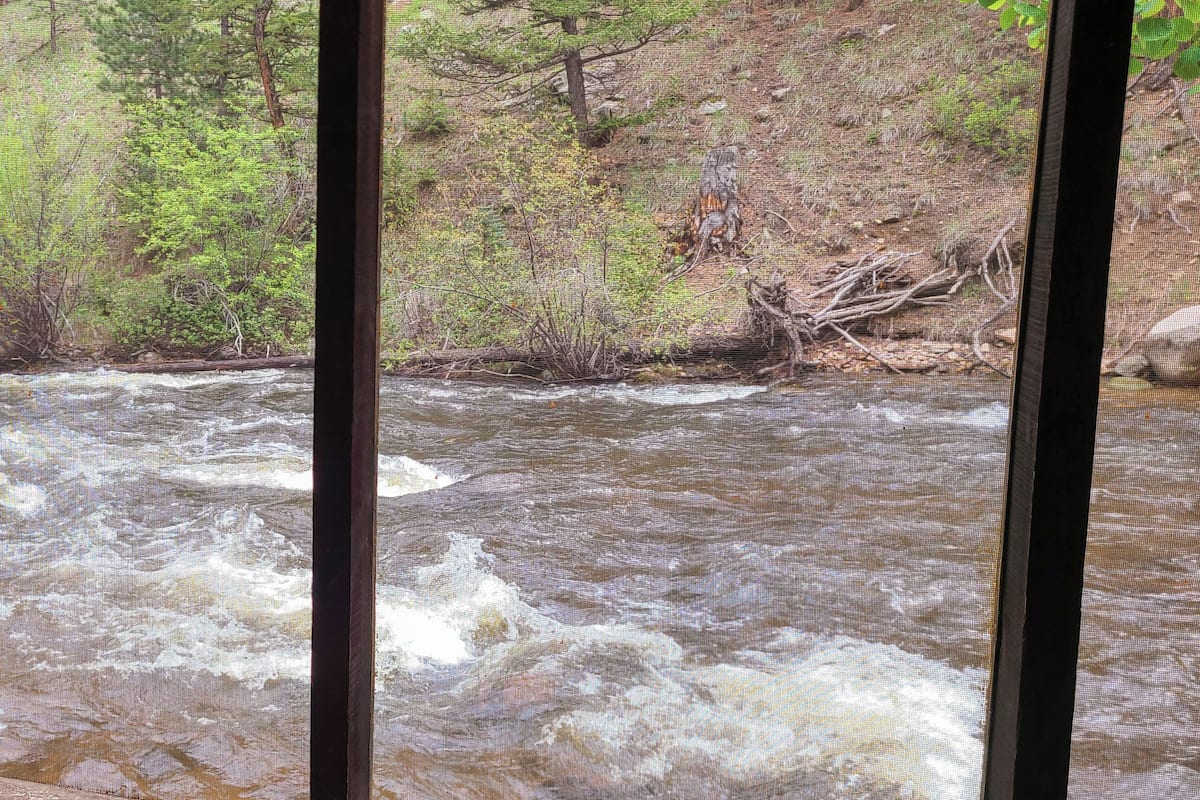 Traditional Cabin, 2 Bedrooms, River View | Free WiFi, bed sheets