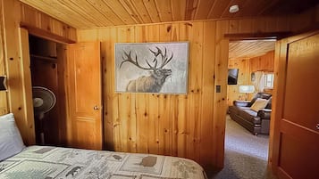 Cabane, plusieurs lits, vue fleuve | Wi-Fi gratuit, draps fournis
