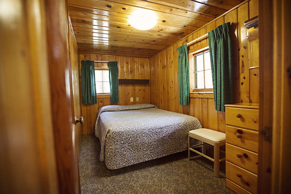 Traditional Cabin, 2 Bedrooms, River View | Free WiFi, bed sheets