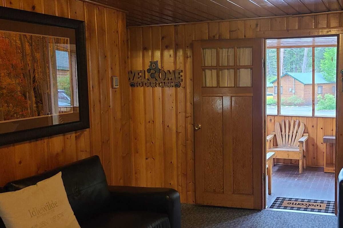 Cabin, 2 Queen Beds, Resort View | Free WiFi, bed sheets