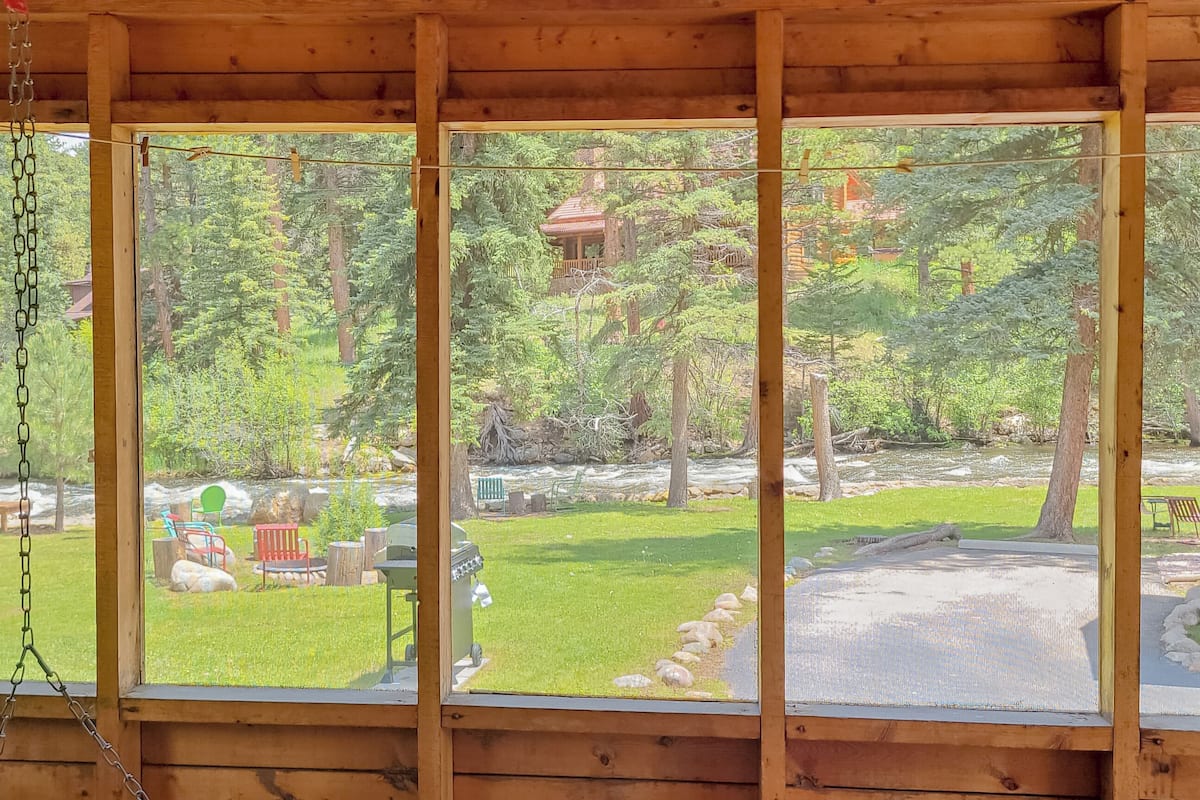 Traditional Cabin, 2 Bedrooms, River View | Free WiFi, bed sheets