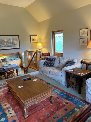TV, fireplace, DVD player, books - Comfortable Highland Speyside cottage with stunning views (Grantown-on-Spey)