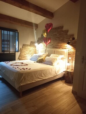 6 soverom, strykejern/-brett, reiseseng for barn og wi-fi (inkludert)