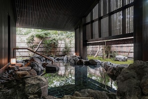 Hot springs/mineral springs, aromatherapy, deep-tissue massages
