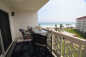 Outdoor dining - El Matador 358 -  FREE TICKETS!! Your stay includes free tickets to many area attractions! (Fort Walton Beach)