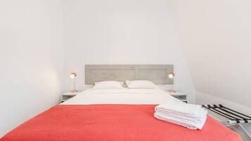 Classic Double Room, Private Bathroom, City View | In-room safe, blackout drapes, soundproofing, free WiFi