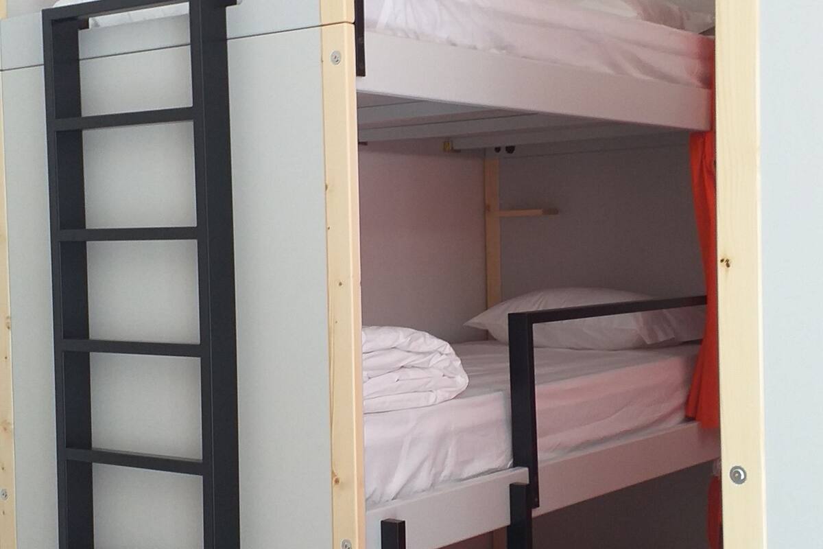 Caja de seguridad en la habitación y cortinas blackout 
