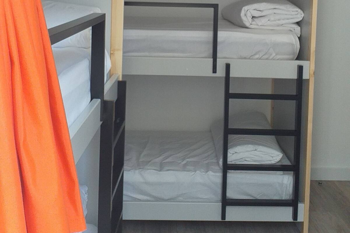 Caja de seguridad en la habitación y cortinas blackout 