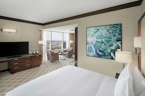 Premium bedding, minibar, in-room safe, desk - Doubletree by Hilton Jabal Omar Makkah (Makkah)