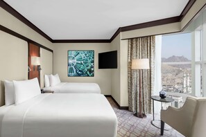 Premium bedding, minibar, in-room safe, desk - Doubletree by Hilton Jabal Omar Makkah (Makkah)