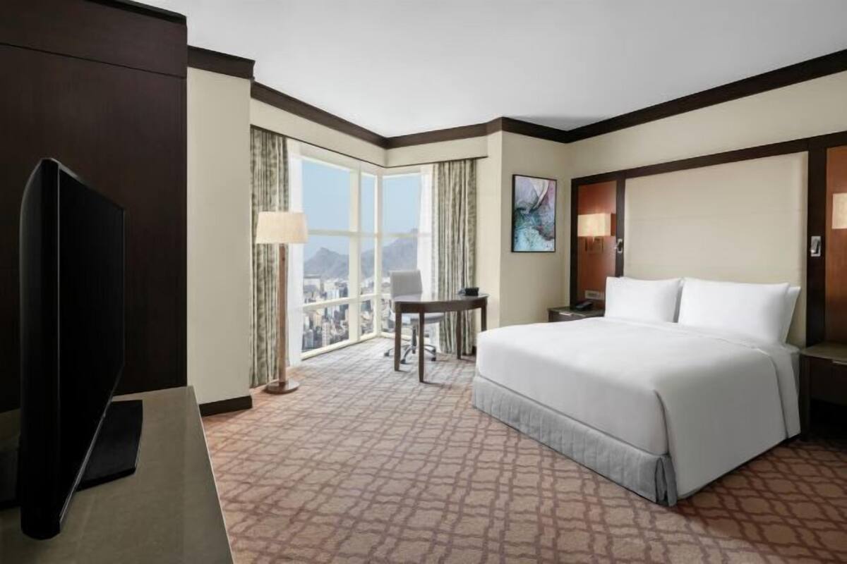 Premium bedding, minibar, in-room safe, desk