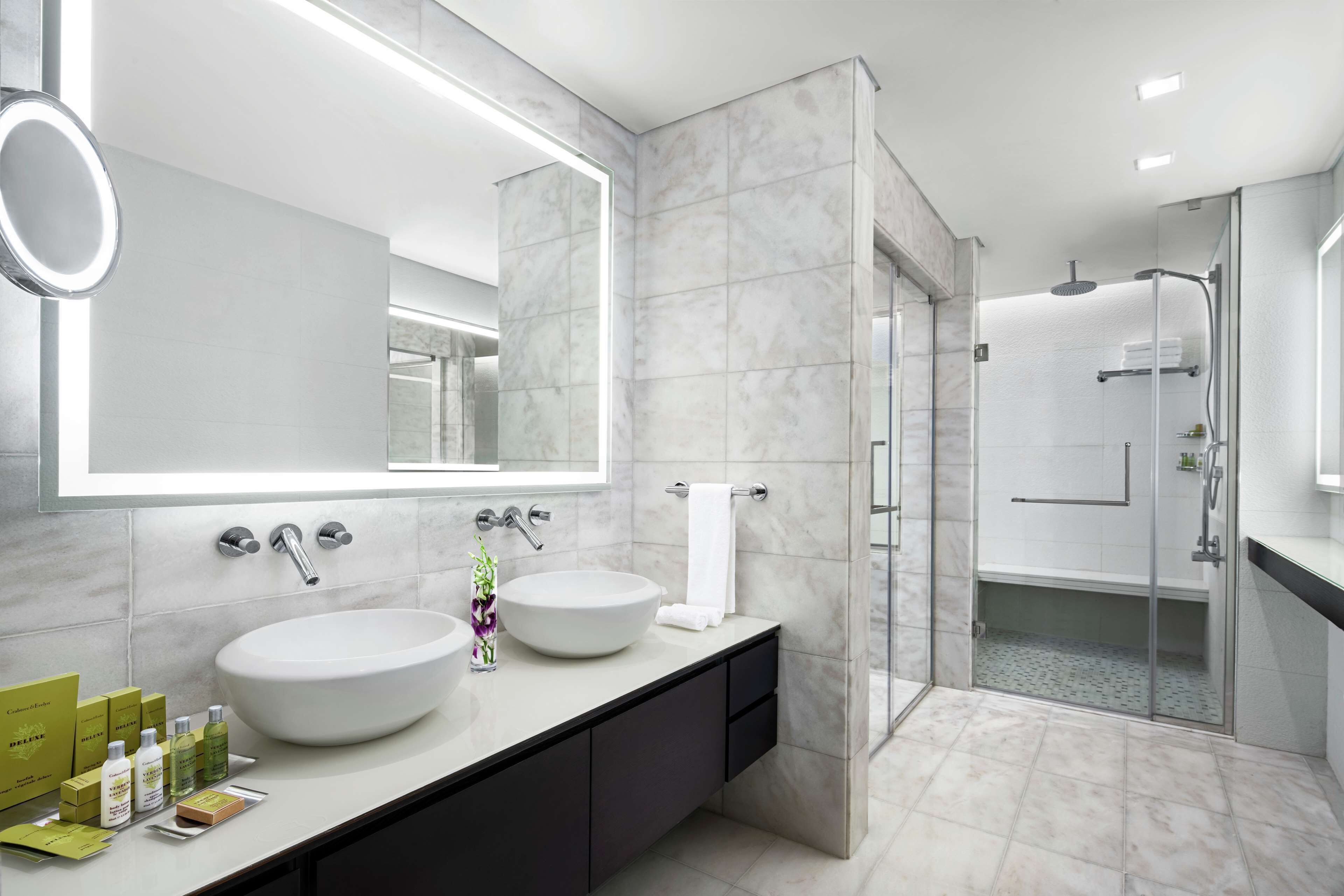 presidential suite, 1 king bed (haram) | premium bedding, minibar, in-room safe, desk