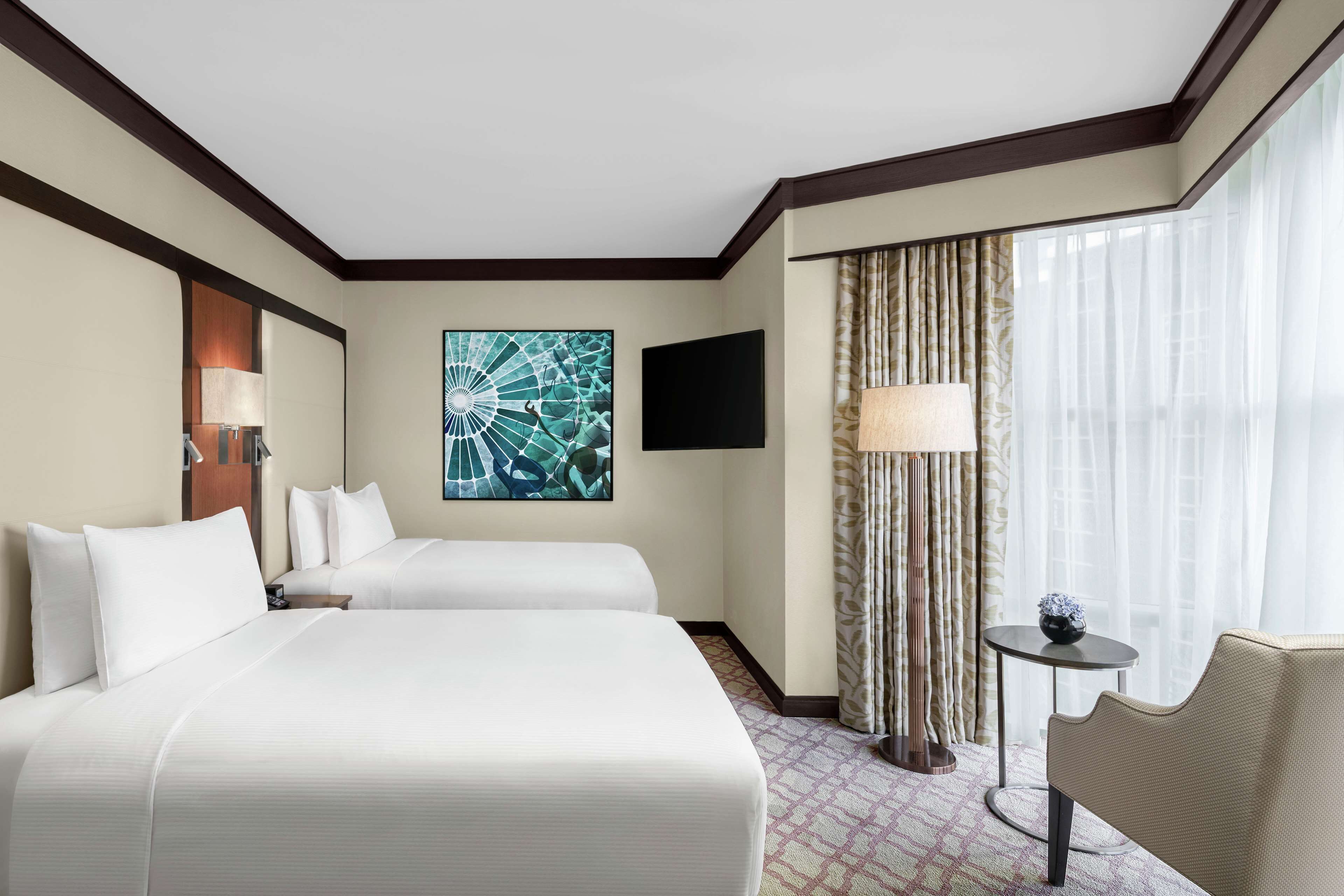 Junior suite, 2 eenpersoonsbedden | Luxe beddengoed, een minibar, een kluis op de kamer, een bureau