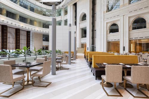 2 restaurants, serveren ontbijt, lokale en internationale gerechten