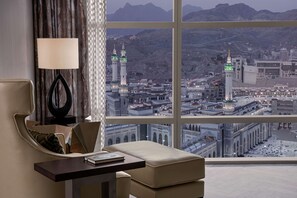 Phòng Suite Presidential, 1 giường cỡ king (Haram) | Bộ đồ giường cao cấp, minibar, két bảo mật tại phòng, bàn 