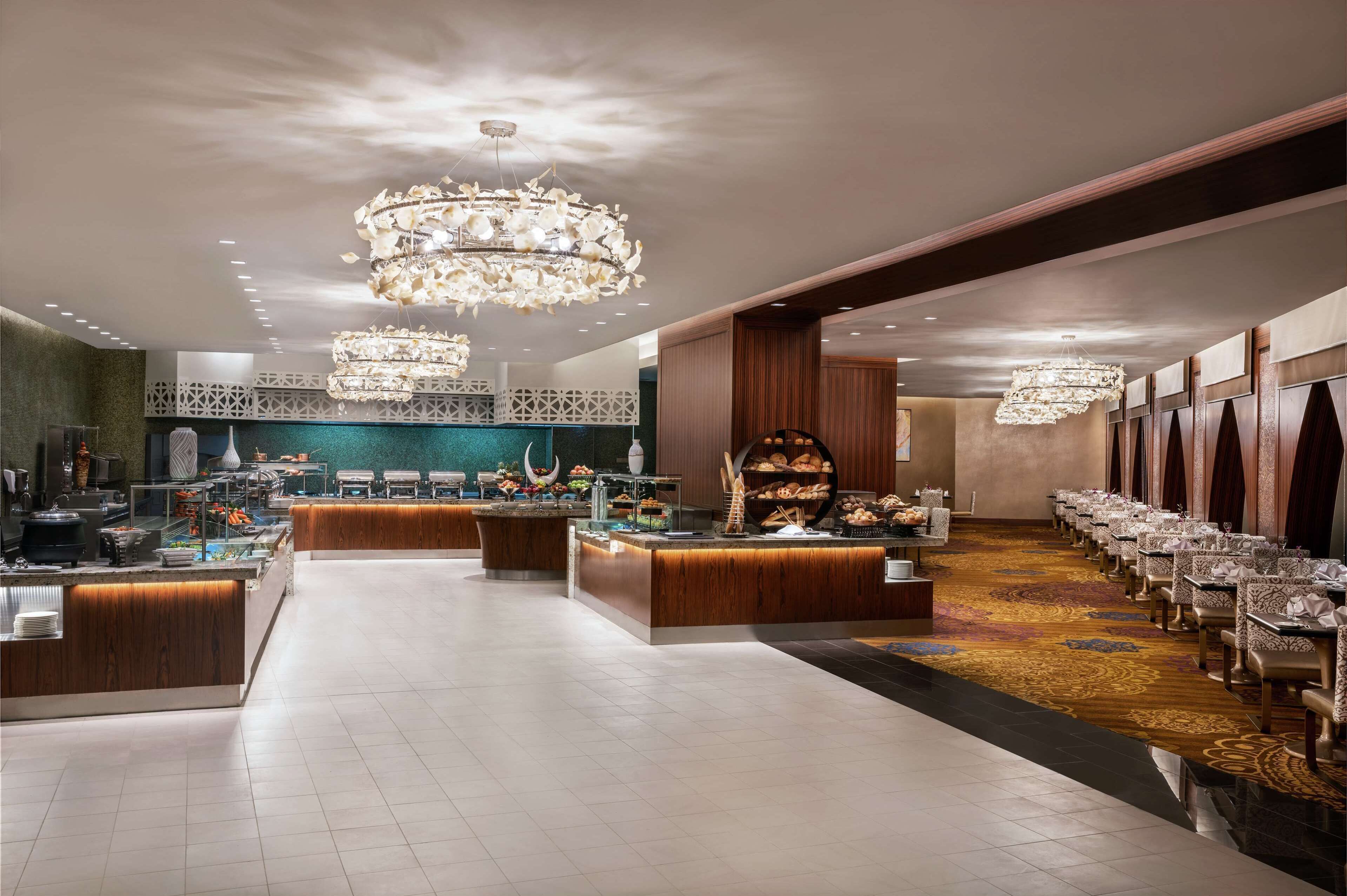 2 restaurants; breakfast, lunch, and dinner served