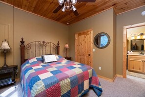 7 bedrooms, desk, iron/ironing board, free WiFi