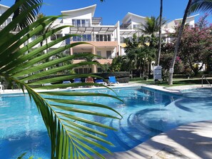 Outdoor pool, sun loungers