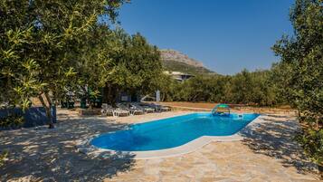 Piscine extérieure, piscine chauffée
