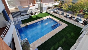 A rooftop swimming pool with a view of the city. - Urban 2 BR apartment : Pool : Los Boliches (Fuengirola)
