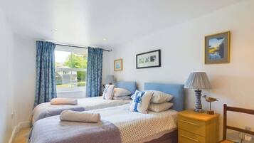 3 bedrooms, iron/ironing board, WiFi (free), bed sheets