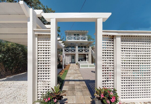 المنشأة من الخارج