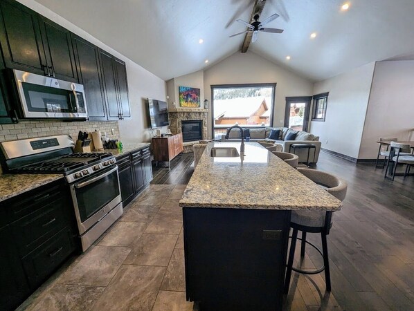 A modern kitchen with granite countertops, stainless steel appliances, and a large island. - Scenic Retreat | Private Hot Tub, Shuttle (Keystone)