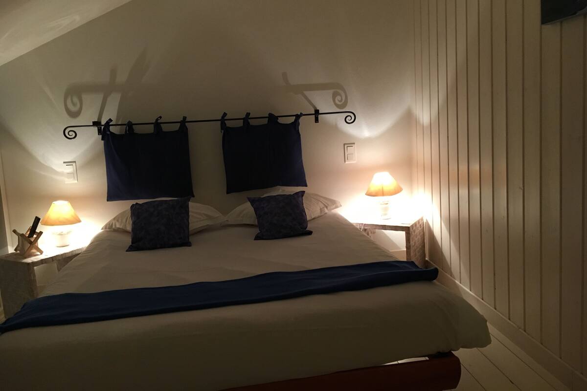 Individually decorated, individually furnished, soundproofing