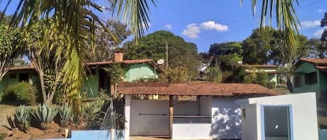 Hồ bơi ngoài trời