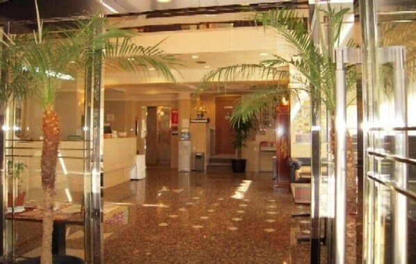 Lobby - Urban Hotel Kajimachi (Kitakyushu)