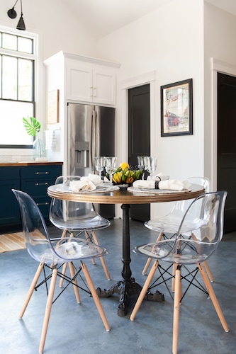 Charming cottage 1 block from Historic Franklin TN's Main Street