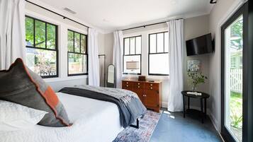 3 bedrooms, desk, iron/ironing board, free WiFi