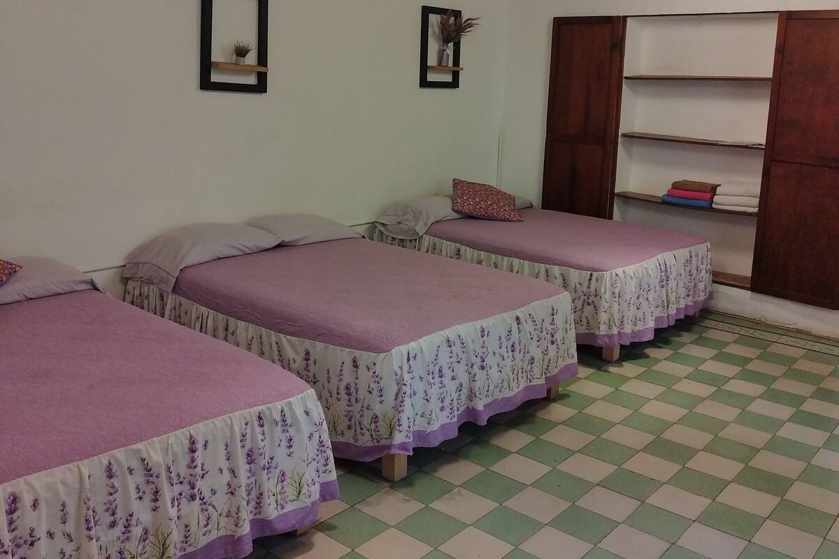 Lavanda | Laptop workspace, WiFi (free), individually decorated
