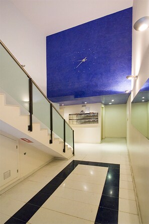 Interior - Reina Amalia Apartment (Barcelona)